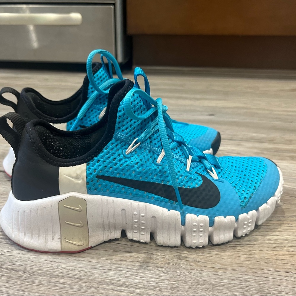 Nike Mens size 8.5 (for women's 10) Turquoise and Black